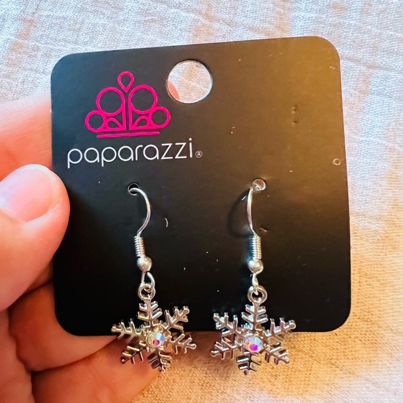 Snowflake Earring Set, Paparazzi Jewelry, Never worn - Picture 2 of 3